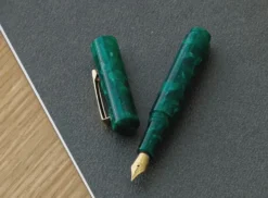 Hightide Attache Marbled Fountain Pen