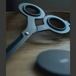 HMM Scissors Base – Aluminium Stand for Vertical Display [Black]