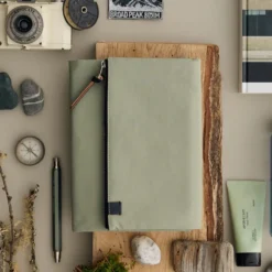 Hobonichi A5 Cousin Cover: Tragen - Oakmoss