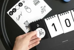 Iconic D-Day Desk Calendar – Perpetual Countdown & Date Tracker