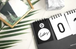 Iconic D-Day Desk Calendar – Perpetual Countdown & Date Tracker