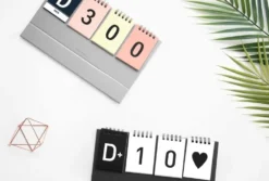 Iconic D-Day Desk Calendar – Perpetual Countdown & Date Tracker