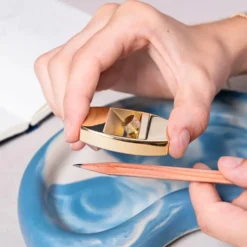 Makers Cabinet Høvel Pencil Plane – Brass Adjustable Sharpener