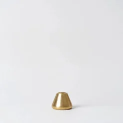 Makers Cabinet Lazlo Drop Stand – Brass or Aluminium, Elegant Desk Display